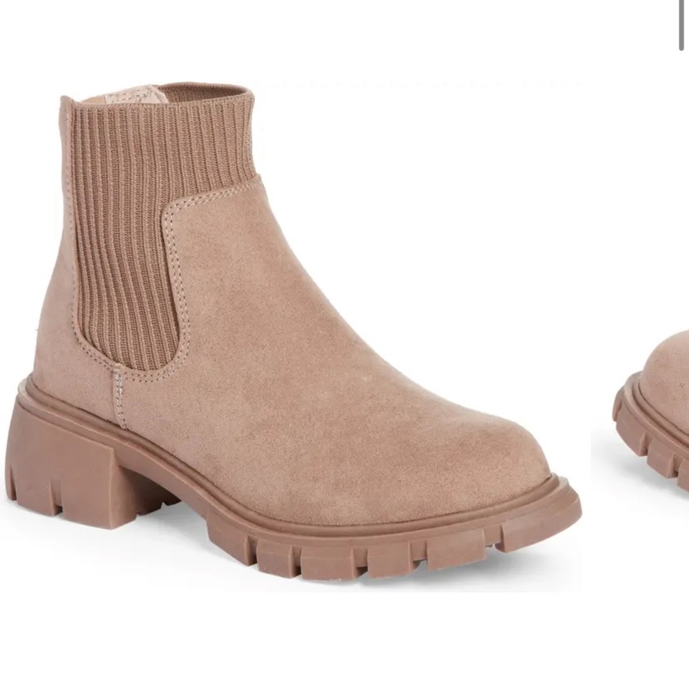 🆕Steve Madden Thutch Taupe Lug Sole boot